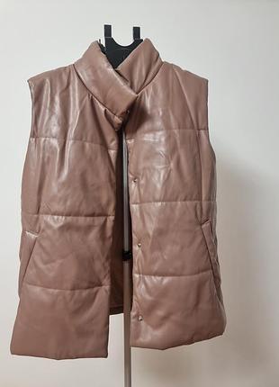 Женская желетка из качественного кожзама