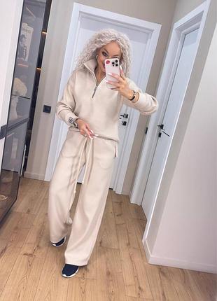 Невероятный костюм люкс качества очень теплая и плотная ткань, мягкая приятная