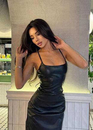 Ефектна шкіряна сукня