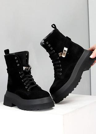 Крутые высокие черные ботинки с ремешком натуральная замша зима