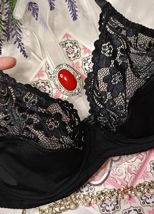 Изящный бюстгальтер без паралона на косточках черный