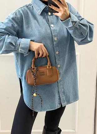 Коричнева шкіряна сумка відомого бренду