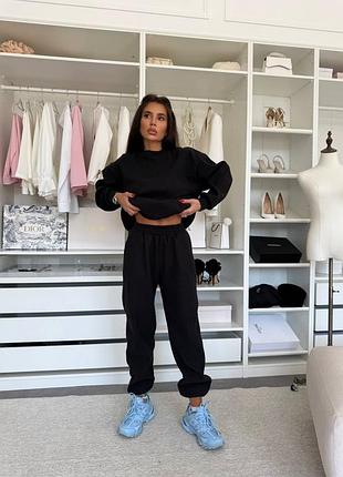 Женский брючный прогулочный костюм