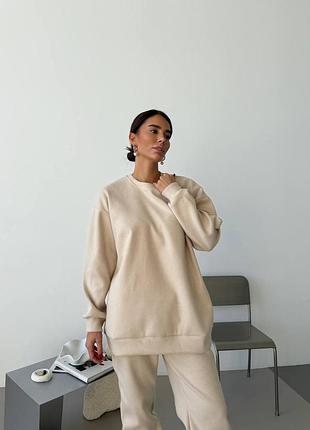 Женский брючный прогулочный костюм