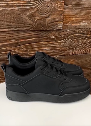 Кроссовки из эко-кожи