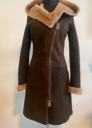 Дублянка  розмір s колір : коричневий  натуральне хутро  стан : доглянута, виглядає як нова. одягалась декілька разів, немає ніде потертості.