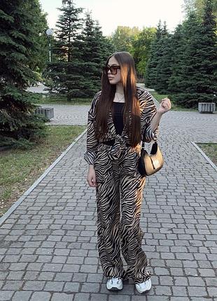 Костюм жіночий, дуже гарний на весну