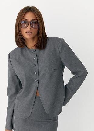 Укороченный женский жакет без воротника