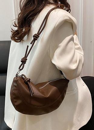 Уценка. сумка на плечо коричневая минимализм сумочка шоколадная искусственная кожа длинный ремешок