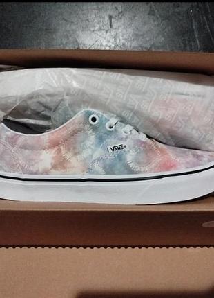 Женские кроссовки