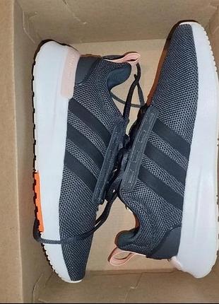Женские кроссовки adidas