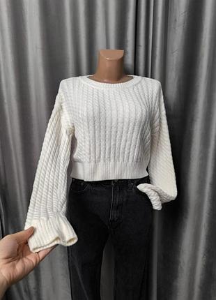 Стильный мягкий и теплый укороченный оверсайз свитер
