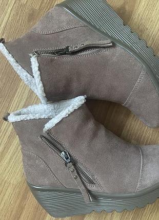 Наткральні замшеві черевики ботинки на платформі на широку ногу