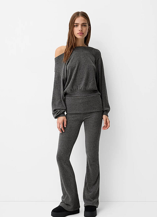 Мягкие на ощупь расклешенные брюки с отрезной талией от bershka