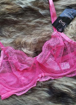 Бюстгальтер из кружева