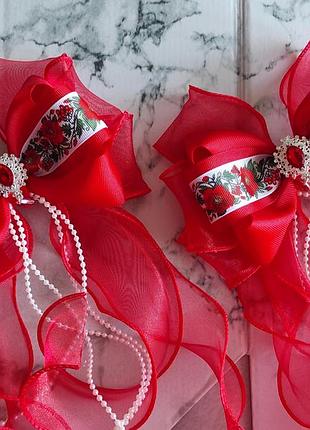 Большой красный бант с маками