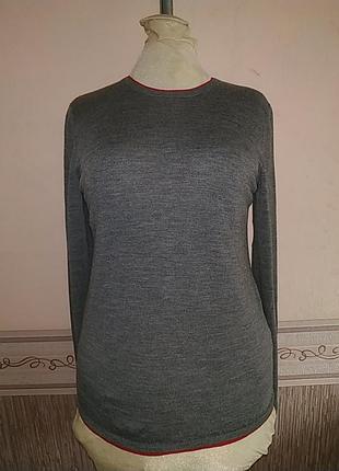 Супер классный,,мягкий,теплый,красивый и качественный,фирменный свитерок с выбитым логотипом •wool merino 100% оригинал.сегодня п будет подарок!