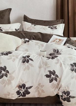 Семейный комплект постельного белья с простыню на резинке ткань - фланель, два пододеяльника