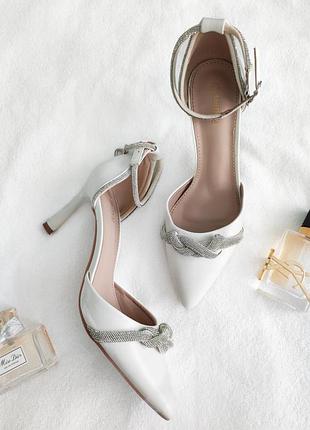 Туфлі білі на каблуки