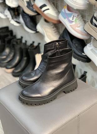 Демісезонні черевики чорні на флісі