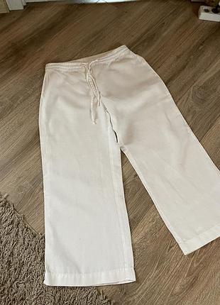 Білі лляні укорочені брюки