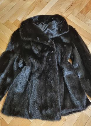 Чорна норкова шуба
