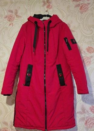 Парка женская в красивом состоянии на размер 50. носилась мало. кому будет интересно добавить фото.