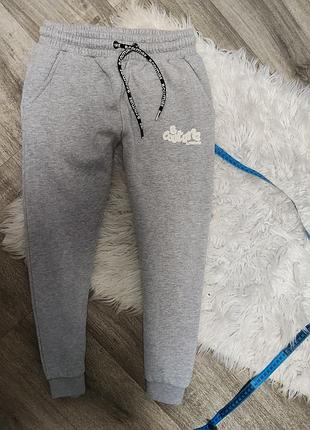 Крутые теплые брюки на рост 134-140 см