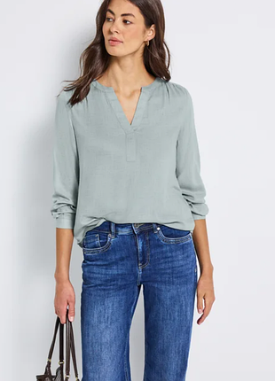 Рубашка легкая голубая на пуговицах