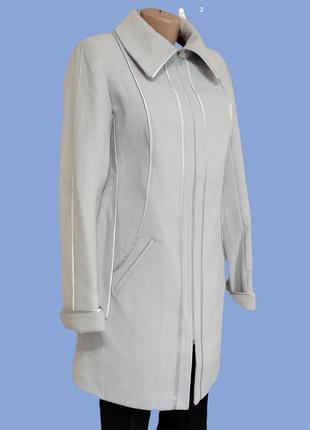 Модерновые женское светло - серое кашемировое пальто.