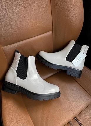 Челсі черевики чобітки демі жіночі нові з бірками лакові білі на замку молочного кольору 37 розмір на устілку 23,5 см