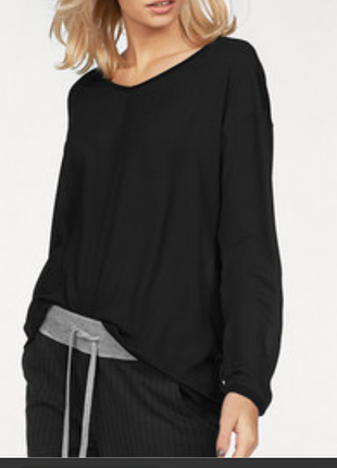 Новый тонкий свитер овер из вискозы