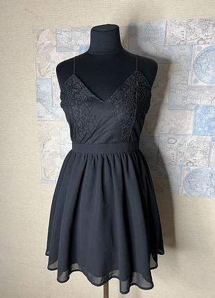 Жіноча коротка чорна нарядна сукня
