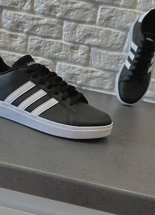 Кросівки adidas жіночі нові з бірками чорно білі