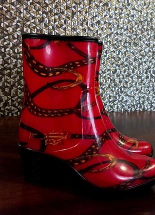 Женские силиконовые резиновые ботинки на молнии.