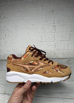 Модные женские кроссовки mizuno sky medal  39 размер