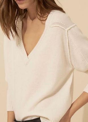 Светр з v-подібним вирізом з натурального кашеміру від бренду ba&sh.