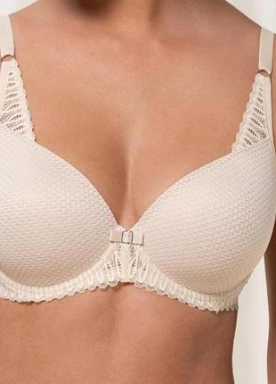 Бюстгальтер дорогого бренду.