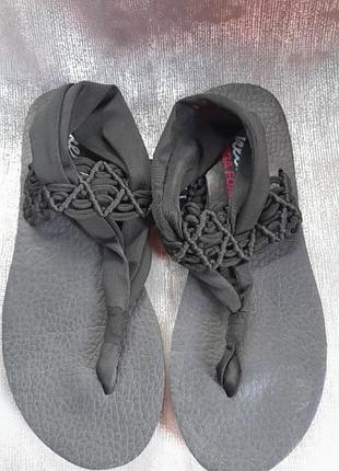 Новые женские летние шлепанцы chechers yoga foam