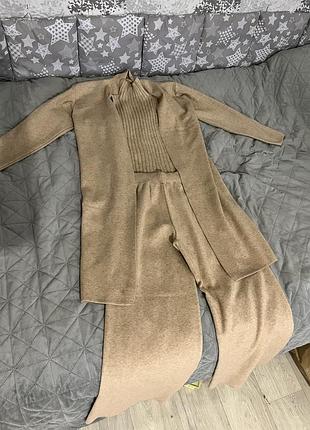 Жіночий теплий костюм