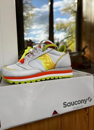 Нові жіночі кросівки saucony jazz triple.