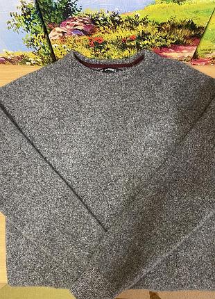 Теплий , затишний жіночий светр.