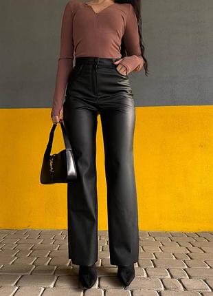 Трендовые базовые кожаные брюки из эко-кожи на тонком флисе
