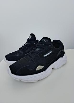 Жіночі кросівки адідас розмір 36 22,5 см.