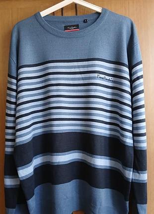 Брендовый мужской свитер.