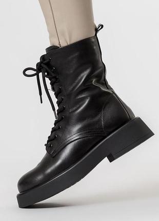 Чудові жіночі шкіряні черевики на платформі, португалія