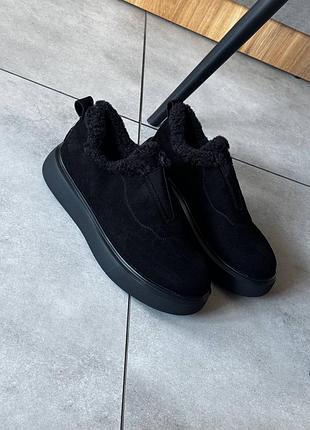 Женские кроссовки