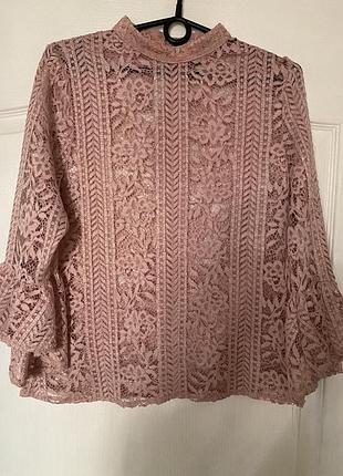 Нарядна жіночка блуза з мережева. прямого крою. рукава з красивими воланами. позаду ґудзики і цікавий виріз. розмір 38/m/46 40/l/48