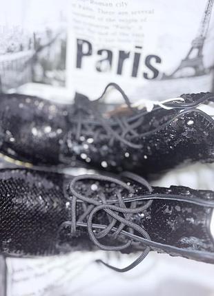 Продам нові чоботи drmartens