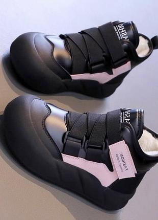 Зимові черевики на дівчинку